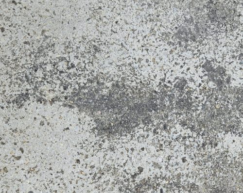 Grau strukturierter Boden mit kleinen Steinen und unregelmäßigen Flecken.